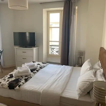 Apartment Lovely Parisien Paris