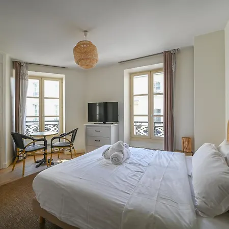 Lovely Parisien פריז